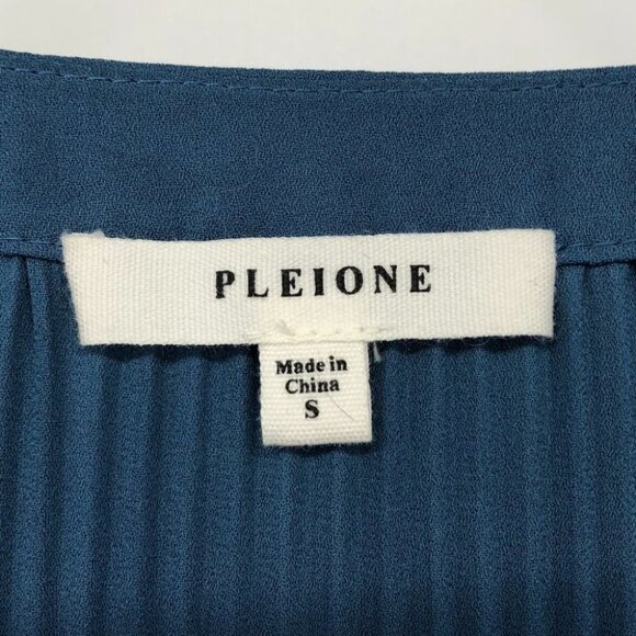 Pleione  Plisse Pleated V-neck Blouse In Slate Blue SP - Picture 13 of 16